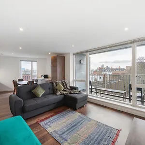 Modern & Spacious 3 Bed With Free Parking & Lift In Shoreditch, Next To Station Apartment