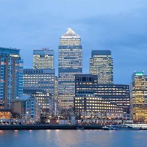 Entire Next To Canary Wharf In Apartment